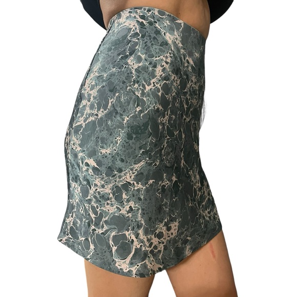 Women's Aritzia Babaton Mini Slip Skirt Size 0 - Picture 11 of 13